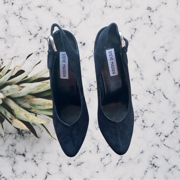 Steve Madden 7 M Honee
Black Suede Leather Pumps with a 2.5 in heel - Picture 3 of 5